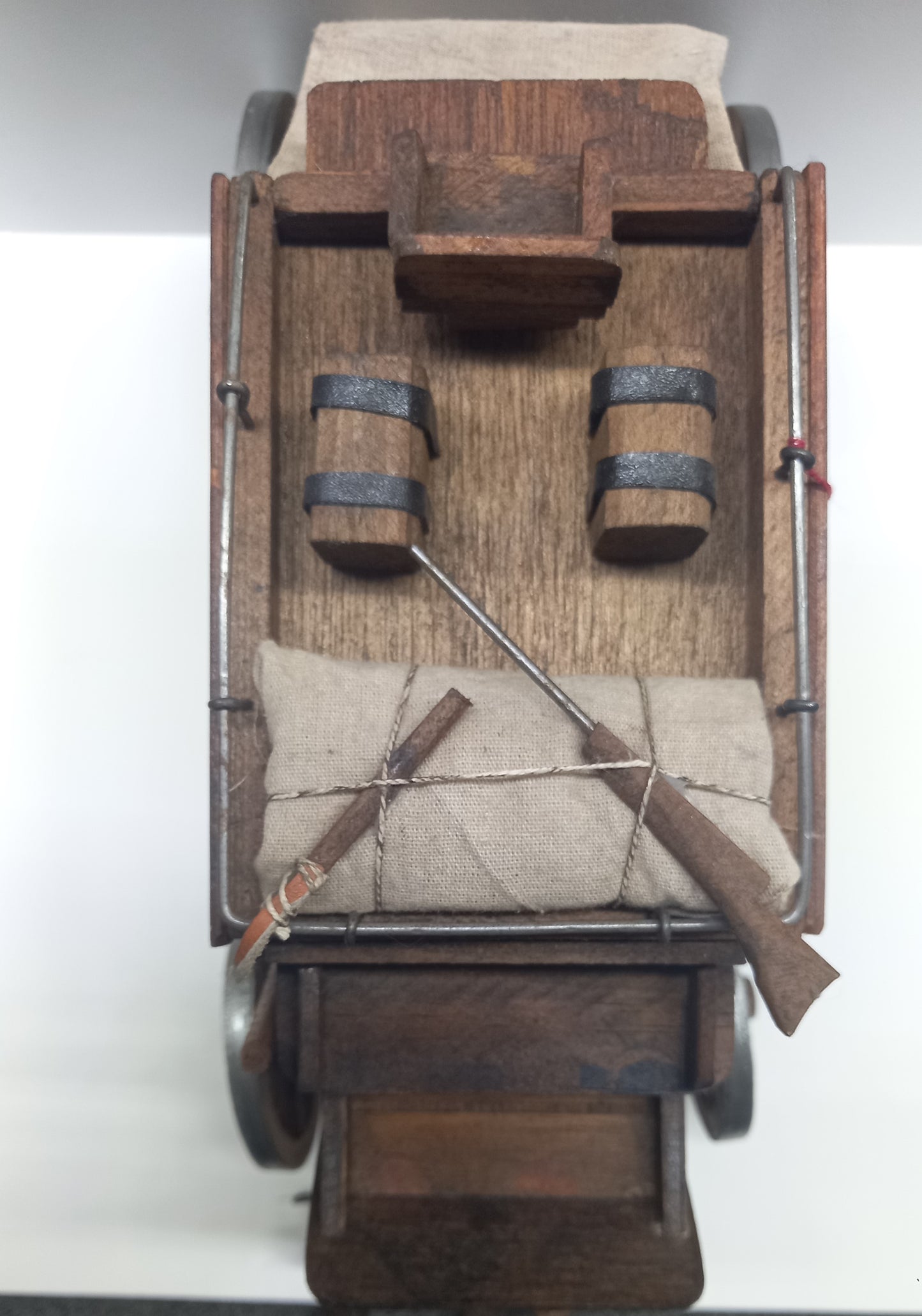 Diligenza in legno artigianale