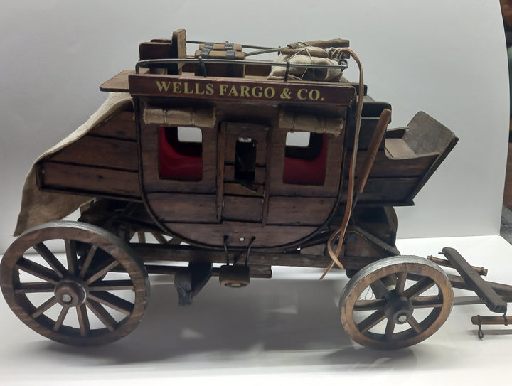 Diligenza in legno artigianale